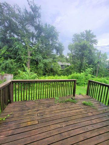 104 PINEWOOD DR, Columbia, MO 65203