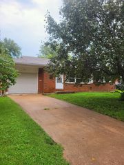 104 PINEWOOD DR, Columbia, MO 65203