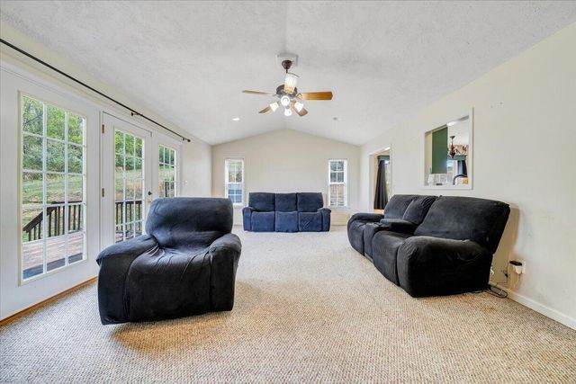 686 Pinehaven RD, Fincastle, VA 24090