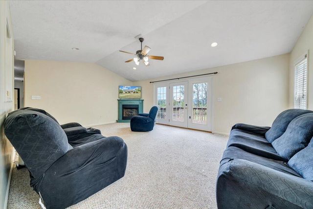 686 Pinehaven RD, Fincastle, VA 24090