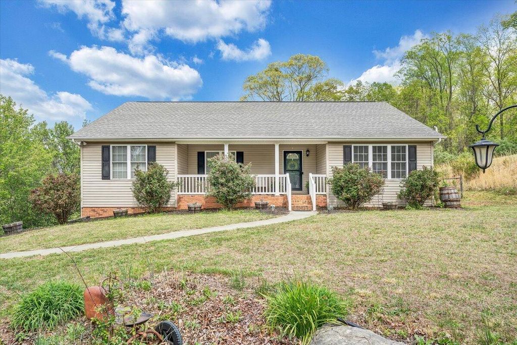 686 Pinehaven RD, Fincastle, VA 24090
