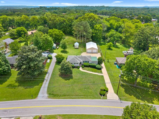 112 Hickory Heights Dr, Hendersonville, TN 37075