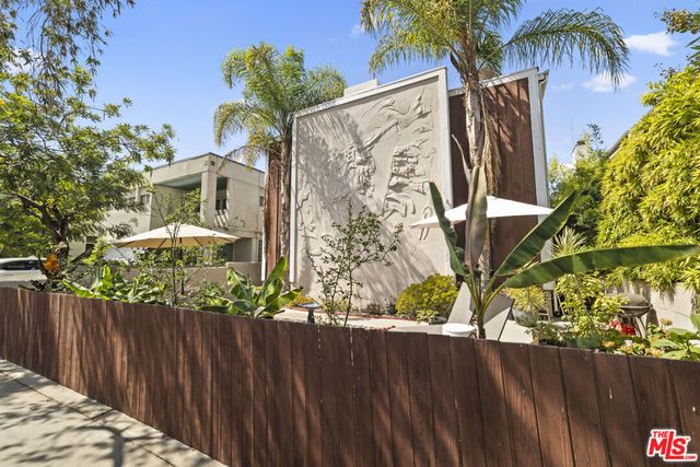 2447 Chelsea Place, Santa Monica, CA 90404