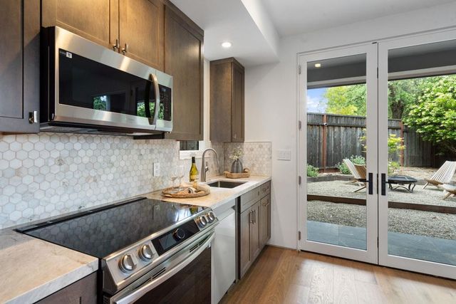 141 Lake Road, Portola Valley, CA 94028