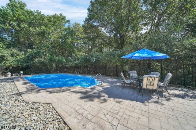 28 Ranney Rd, Washington Twp., NJ 07853