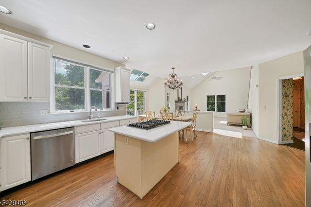 28 Ranney Rd, Washington Twp., NJ 07853