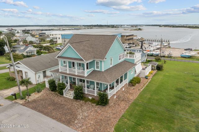 303 S Elm Street, Swansboro, NC 28584