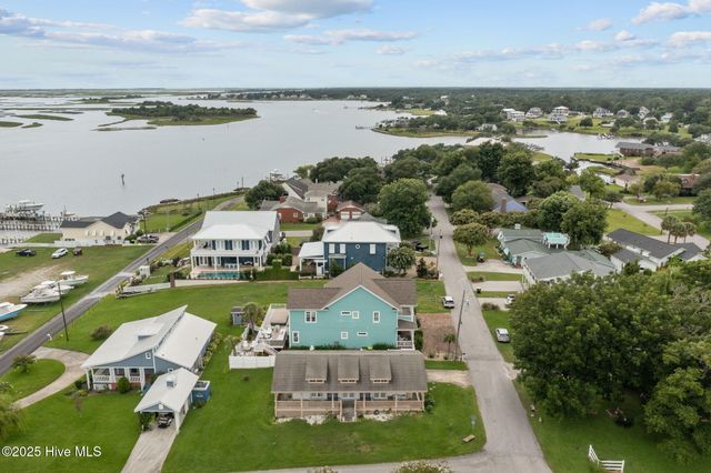 303 S Elm Street, Swansboro, NC 28584