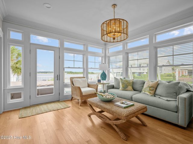 303 S Elm Street, Swansboro, NC 28584