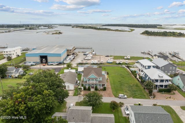 303 S Elm Street, Swansboro, NC 28584