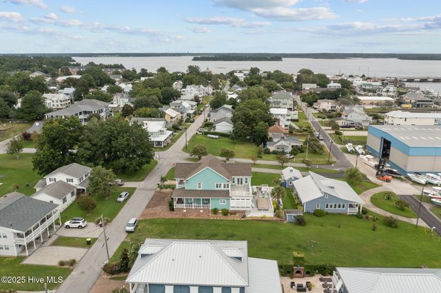 303 S Elm Street, Swansboro, NC 28584