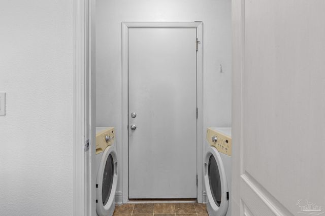 10650 Senegal Dr, Pensacola, FL 32534