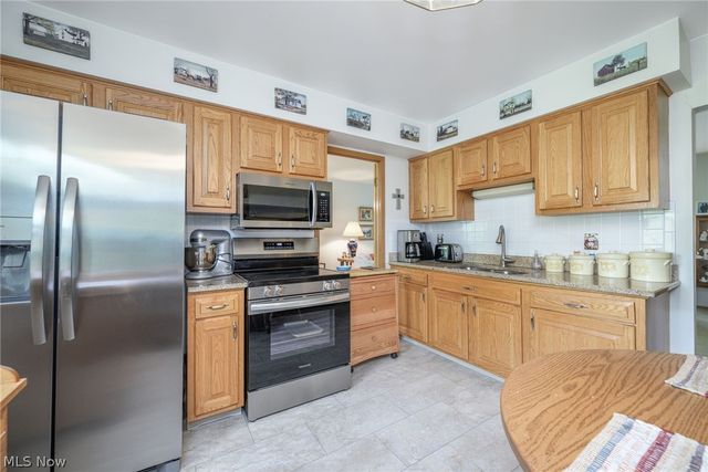 14500 Broadwood Drive, Burton, OH 44021