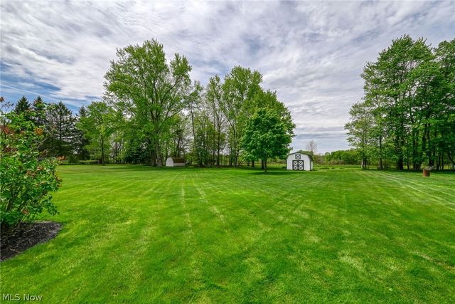 14500 Broadwood Drive, Burton, OH 44021