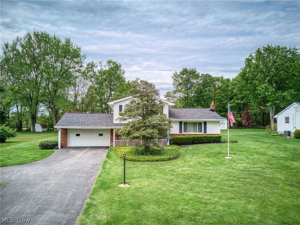 14500 Broadwood Drive, Burton, OH 44021