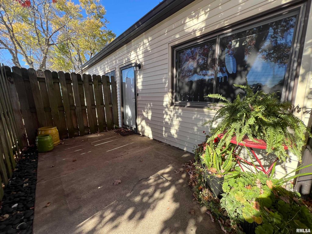 3107 W WILLOW KNOLLS Road # 13A, Peoria, IL 61614