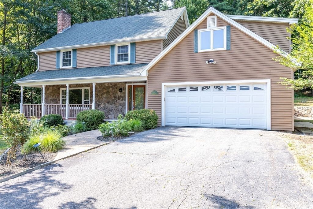 22 Old Coach Rd, Hudson, NH 03051