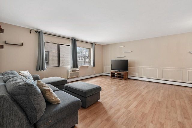 4434 N Oakland AVENUE #206, Shorewood, WI 53211