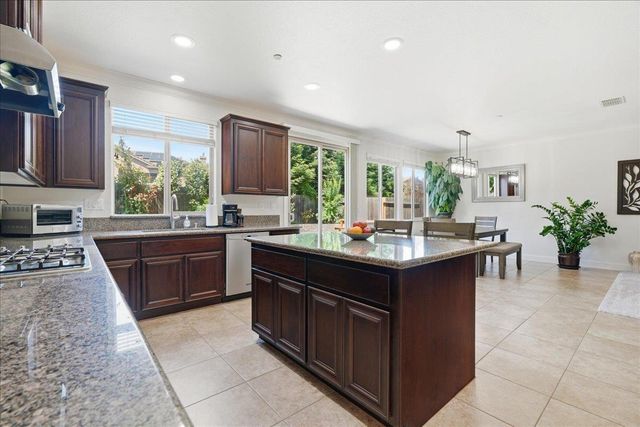 2442 Dulles Way, Lincoln, CA 95648