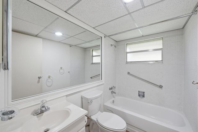 28 Seville 'b', Delray Beach, FL 33446