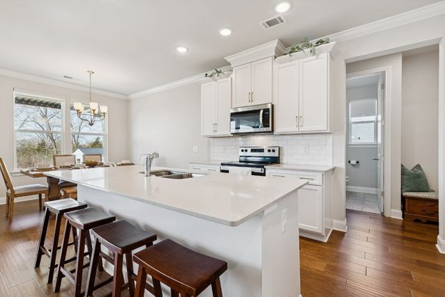 536 Oakvale Ln, Mount Juliet, TN 37122