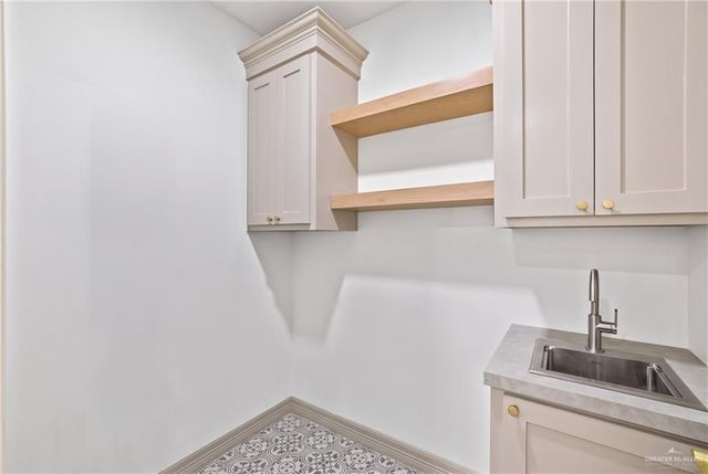 8102 N 49th Lane, Mcallen, TX 78504