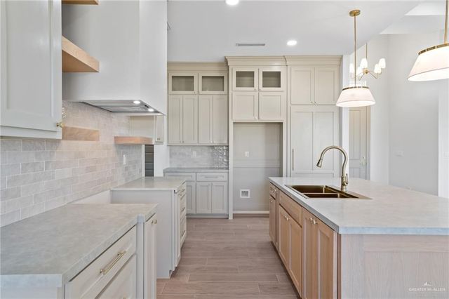 8102 N 49th Lane, Mcallen, TX 78504