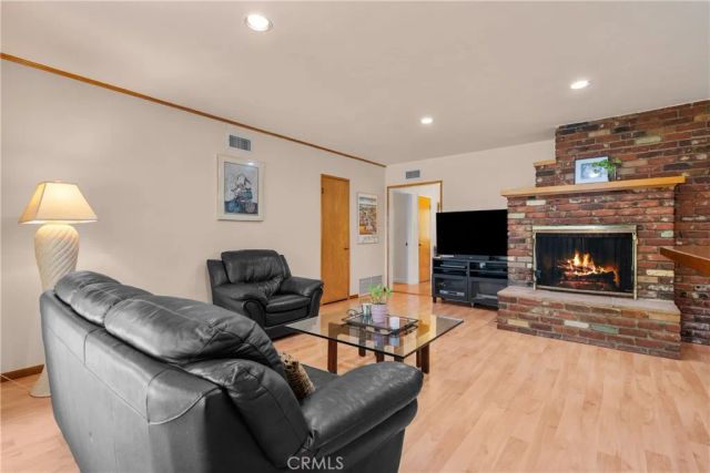 15927 Tupper Street, North Hills, CA 91343