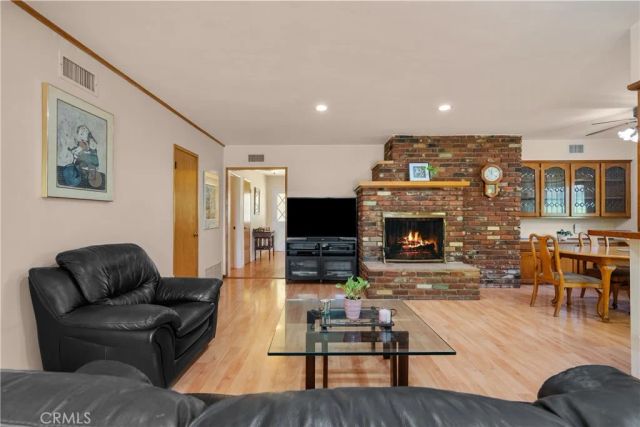 15927 Tupper Street, North Hills, CA 91343