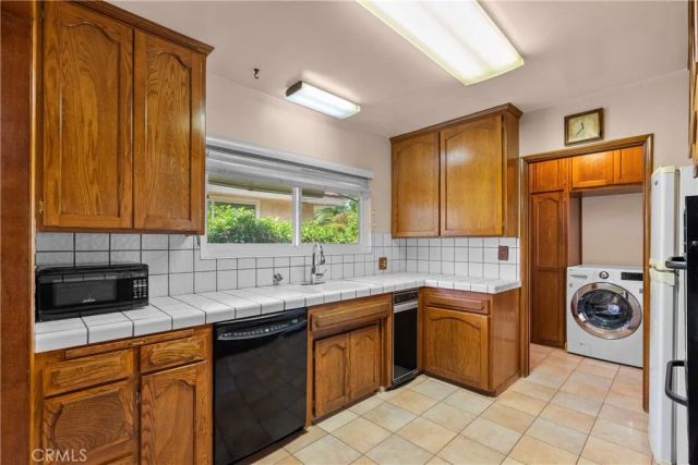 15927 Tupper Street, North Hills, CA 91343