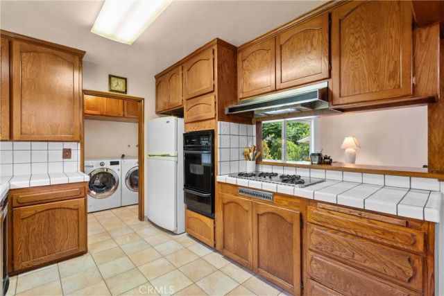 15927 Tupper Street, North Hills, CA 91343