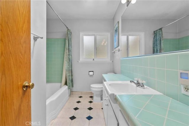 15927 Tupper Street, North Hills, CA 91343