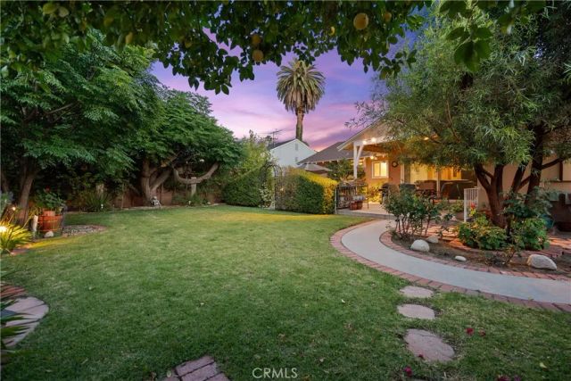 15927 Tupper Street, North Hills, CA 91343