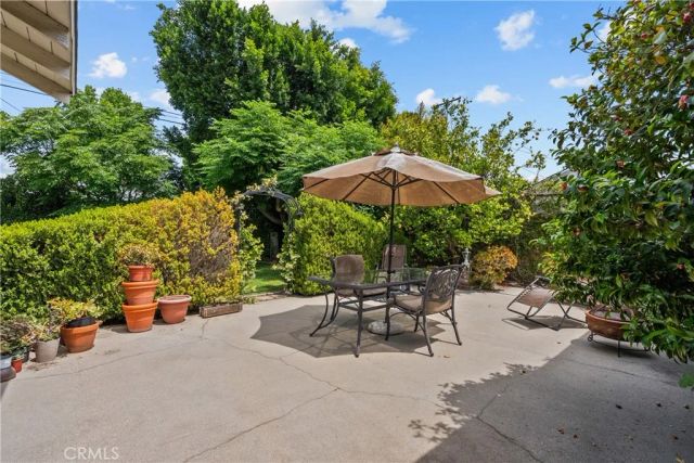 15927 Tupper Street, North Hills, CA 91343