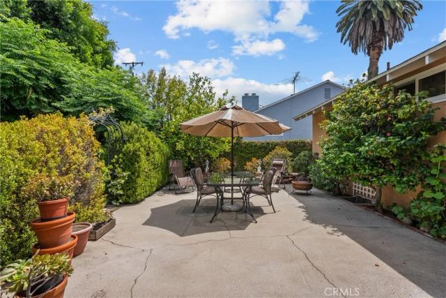 15927 Tupper Street, North Hills, CA 91343