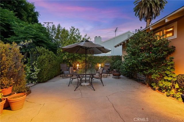15927 Tupper Street, North Hills, CA 91343