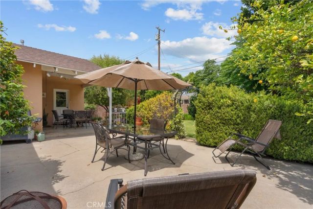 15927 Tupper Street, North Hills, CA 91343