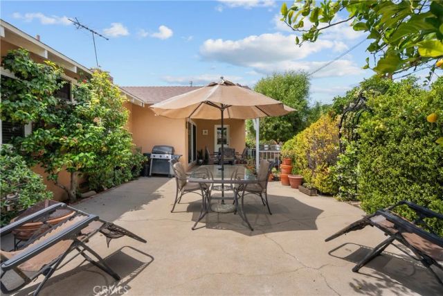15927 Tupper Street, North Hills, CA 91343