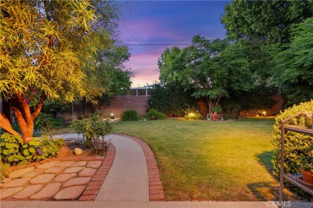 15927 Tupper Street, North Hills, CA 91343