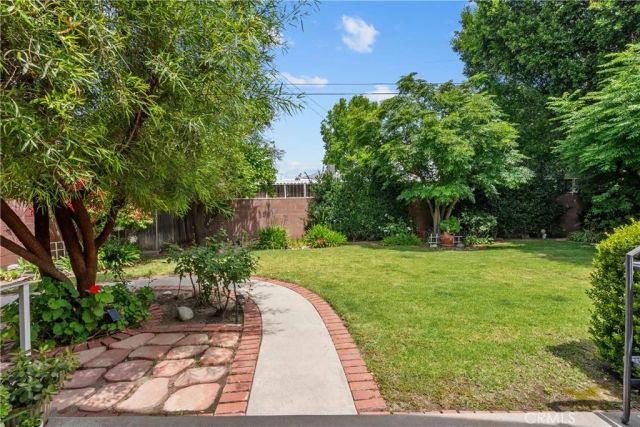 15927 Tupper Street, North Hills, CA 91343