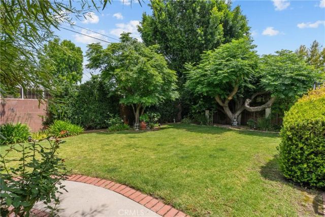 15927 Tupper Street, North Hills, CA 91343