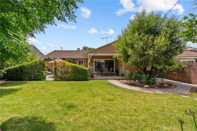 15927 Tupper Street, North Hills, CA 91343