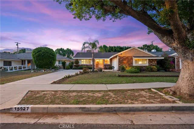 15927 Tupper Street, North Hills, CA 91343