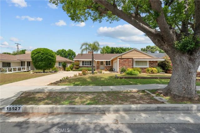 15927 Tupper Street, North Hills, CA 91343