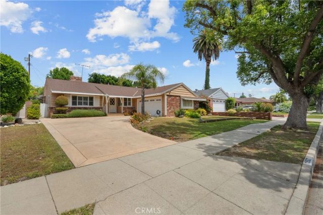 15927 Tupper Street, North Hills, CA 91343