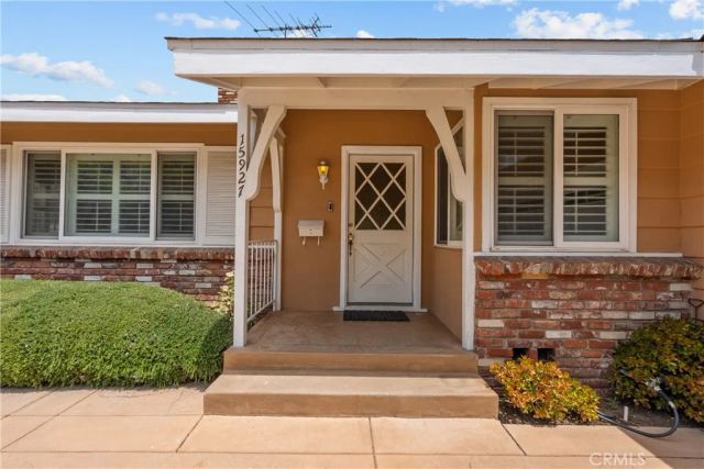 15927 Tupper Street, North Hills, CA 91343