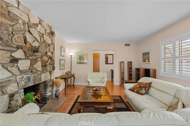 15927 Tupper Street, North Hills, CA 91343