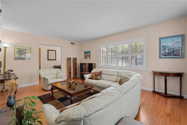 15927 Tupper Street, North Hills, CA 91343