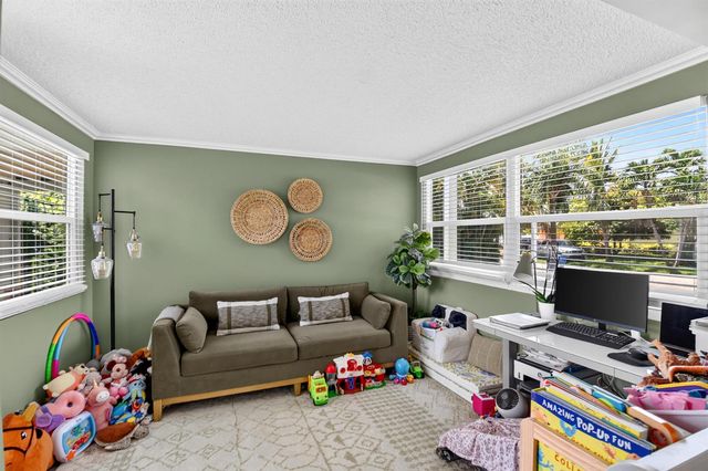 1446 W Perry Street, Lantana, FL 33462