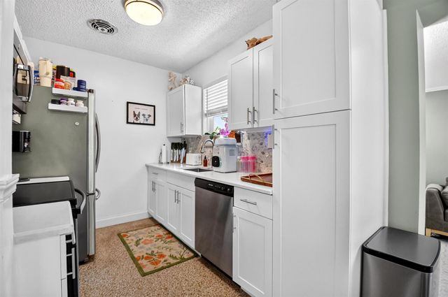 1446 W Perry Street, Lantana, FL 33462